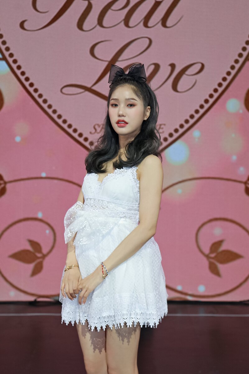 220328 OH MY GIRL 2nd Album 'Real Love' Media Showcase documents 2