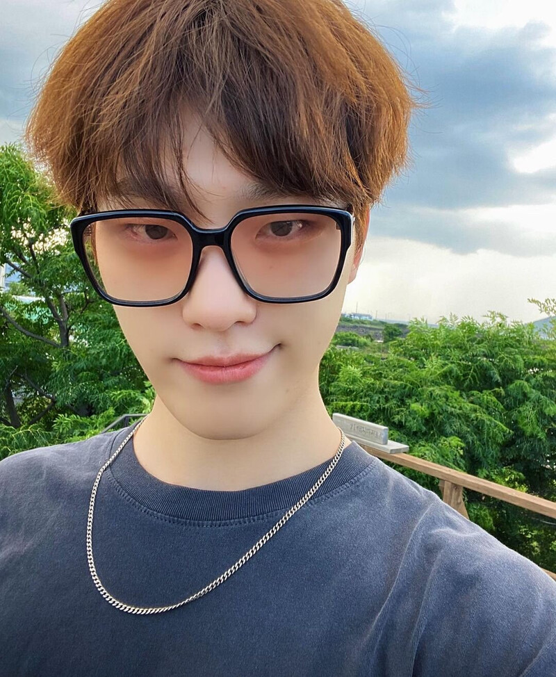 220801 SEVENTEEN Dino Instagram Update documents 2