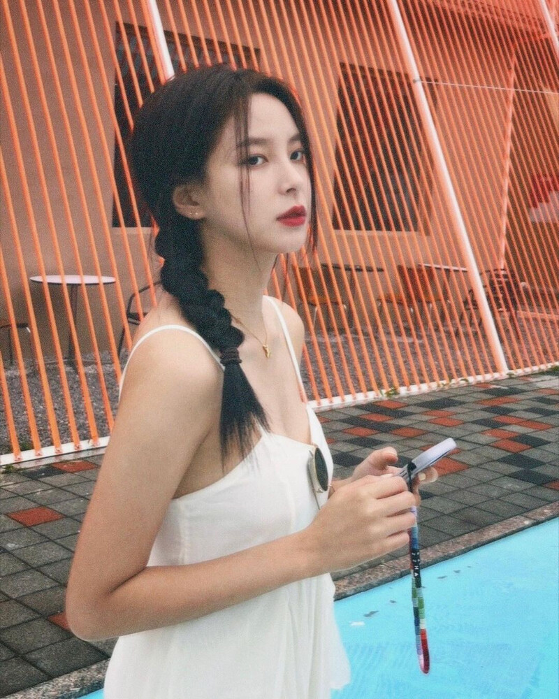 220821 Shin Suhyun Instagram Update documents 1