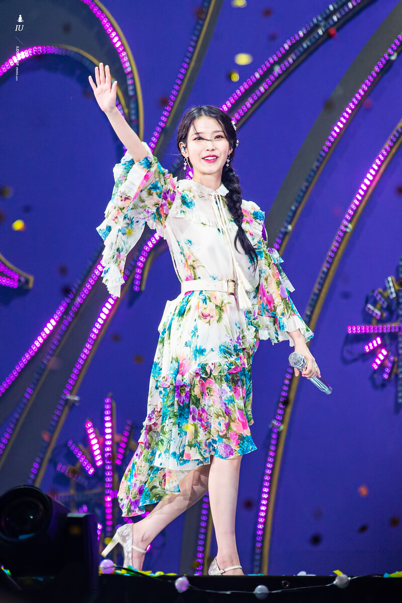 220918 IU - 'The Golden Hour' Concert documents 8