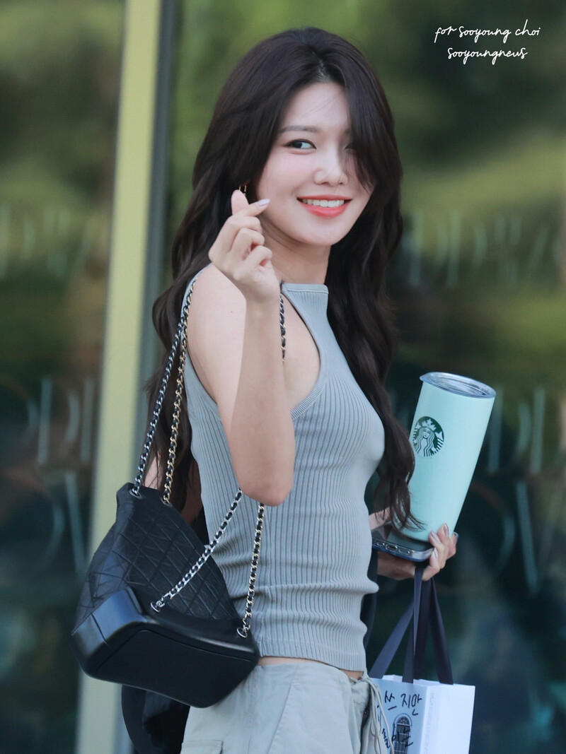 230604 Sooyoung - 'The Odd of Love' Concert Commute documents 4