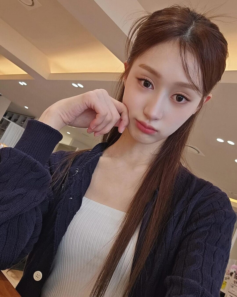 240427 - eite Instagram Update: CHAEHYUN documents 1