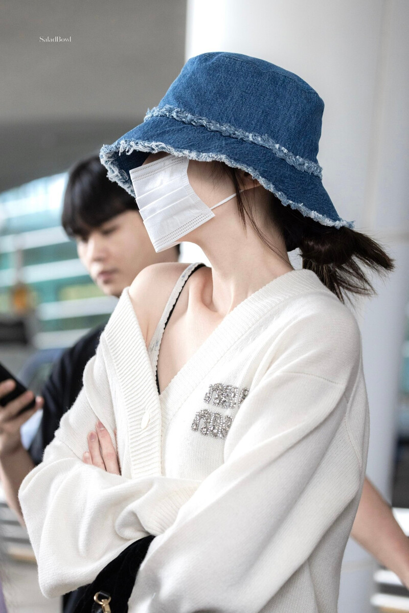 240703 WONYOUNG AT INCHEON INTERNATIONAL AIRPORT documents 4