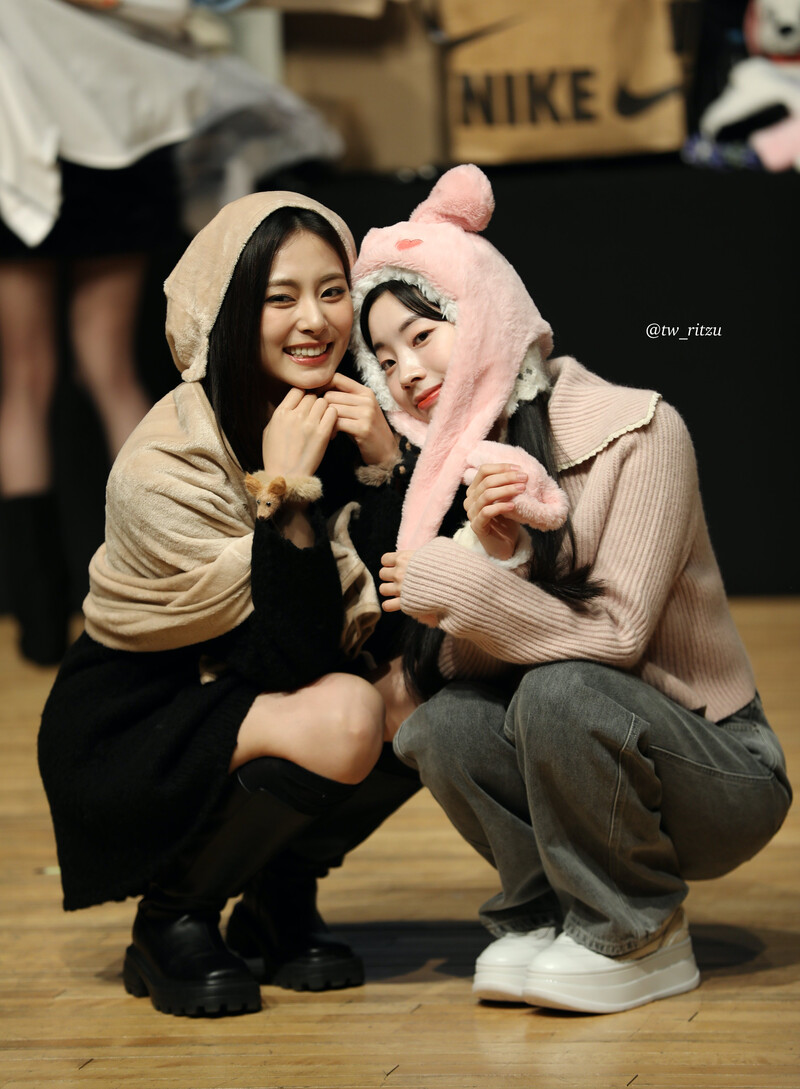 241216 TWICE Dahyun & Tzuyu - Music Korea Fansign documents 4