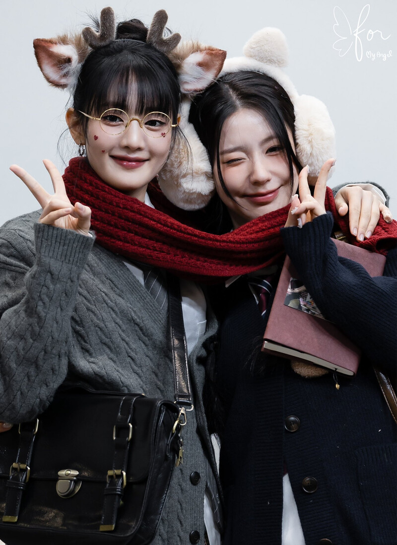 241222 (G)I-DLE Minnie & Miyeon -  at Everline Fansign event documents 7