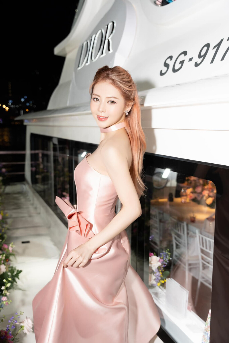 230304 Liz Kun Cương Facebook Update at Dior Event documents 7