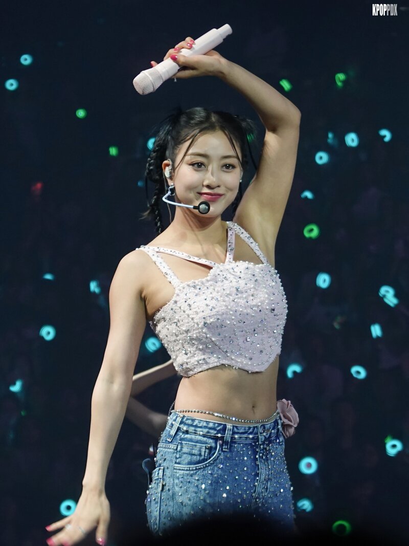 230613 TWICE Jihyo - ‘Ready To Be’ World Tour in Oakland Day 2 documents 1