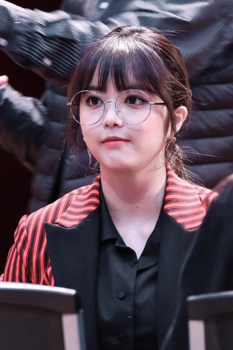 180302 Weki Meki Suyeon at 'Lucky' Fansign documents 3