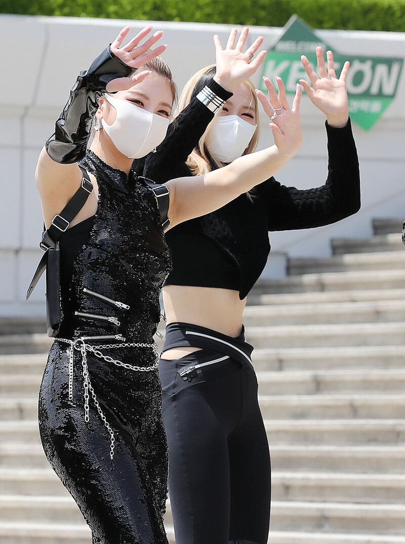 210512 Itzy Lia On The Way To Show Champion Kpopping 