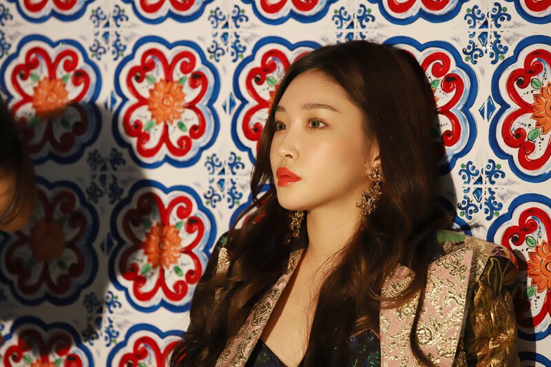 210526 MNH Naver Post - Chungha's Harpers Bazaar May Issue Photoshoot Behind documents 9