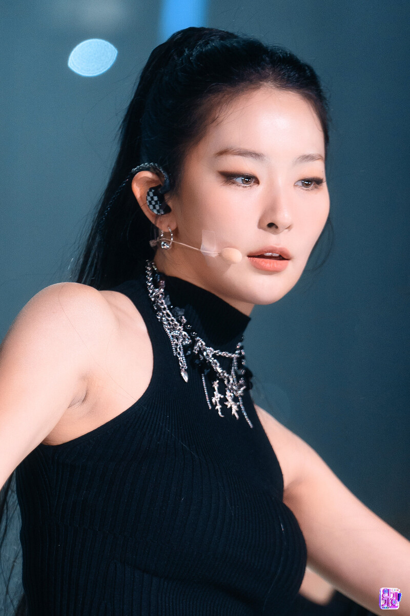 221016 Red Velvet Seulgi - ‘28 Reasons’ at Inkigayo documents 13