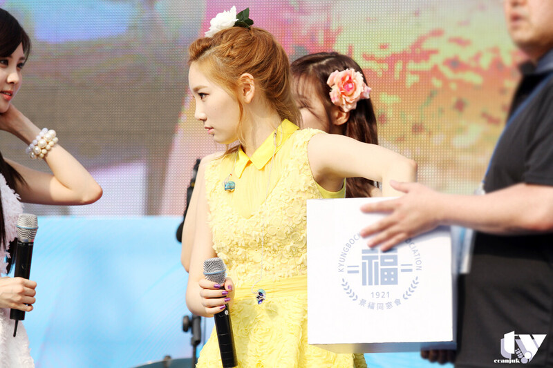 130525 Girls' Generation Taeyeon at Kyungbok High School Festival documents 2