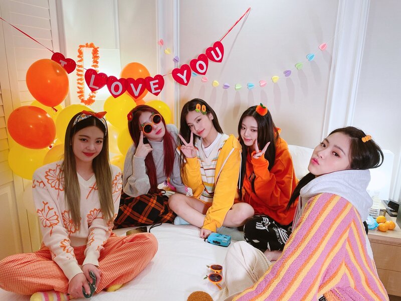211111 ITZY SNS Update documents 2