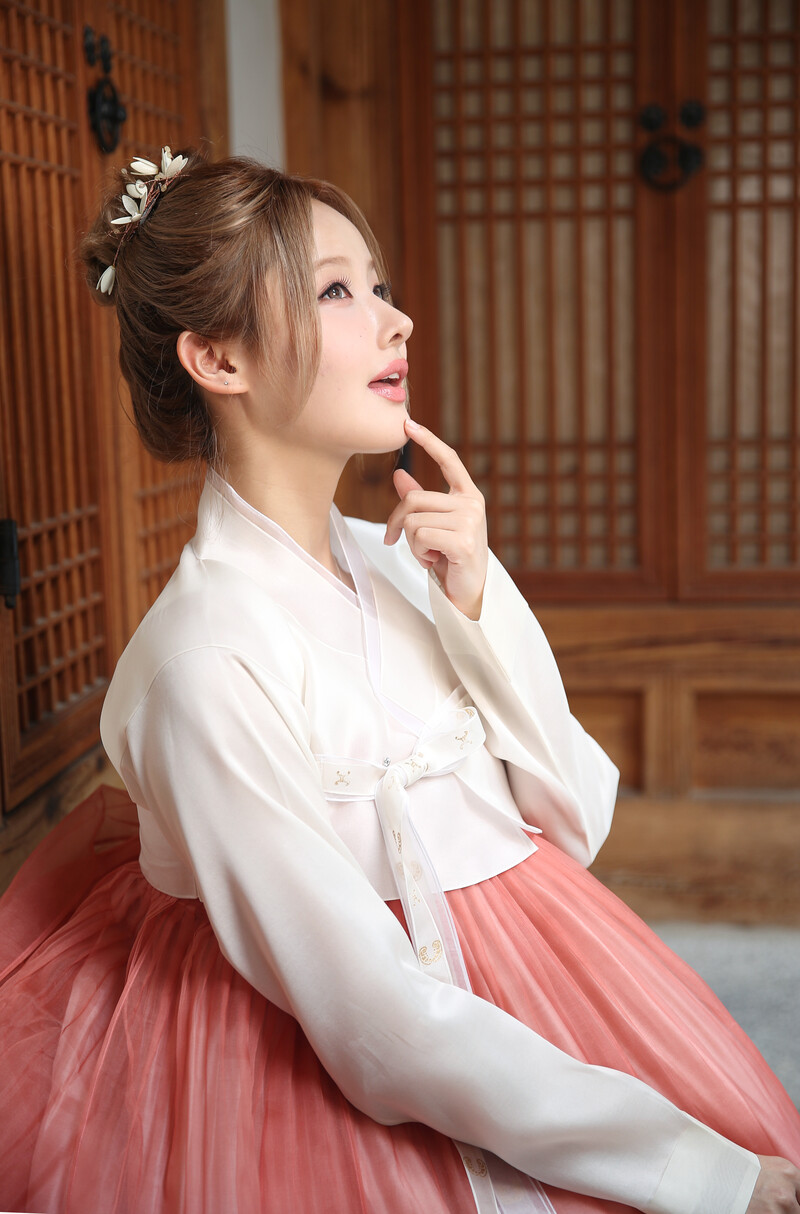 KISS OF LIFE Belle - 2024 Hanbok Interview Photos by News1 documents 4