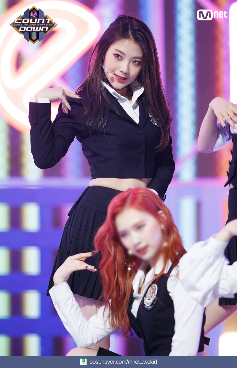 Weki Meki - 'Lucky' & 'La La La' at M!Countdown Ep.559 documents 9