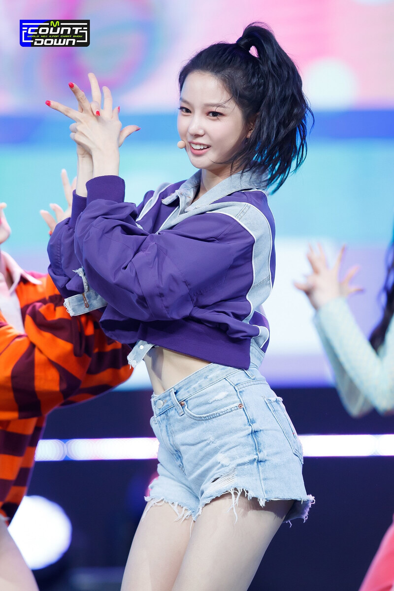 211014 Yujin - Shoot! stage on-site photos @ M! Countdown documents 1