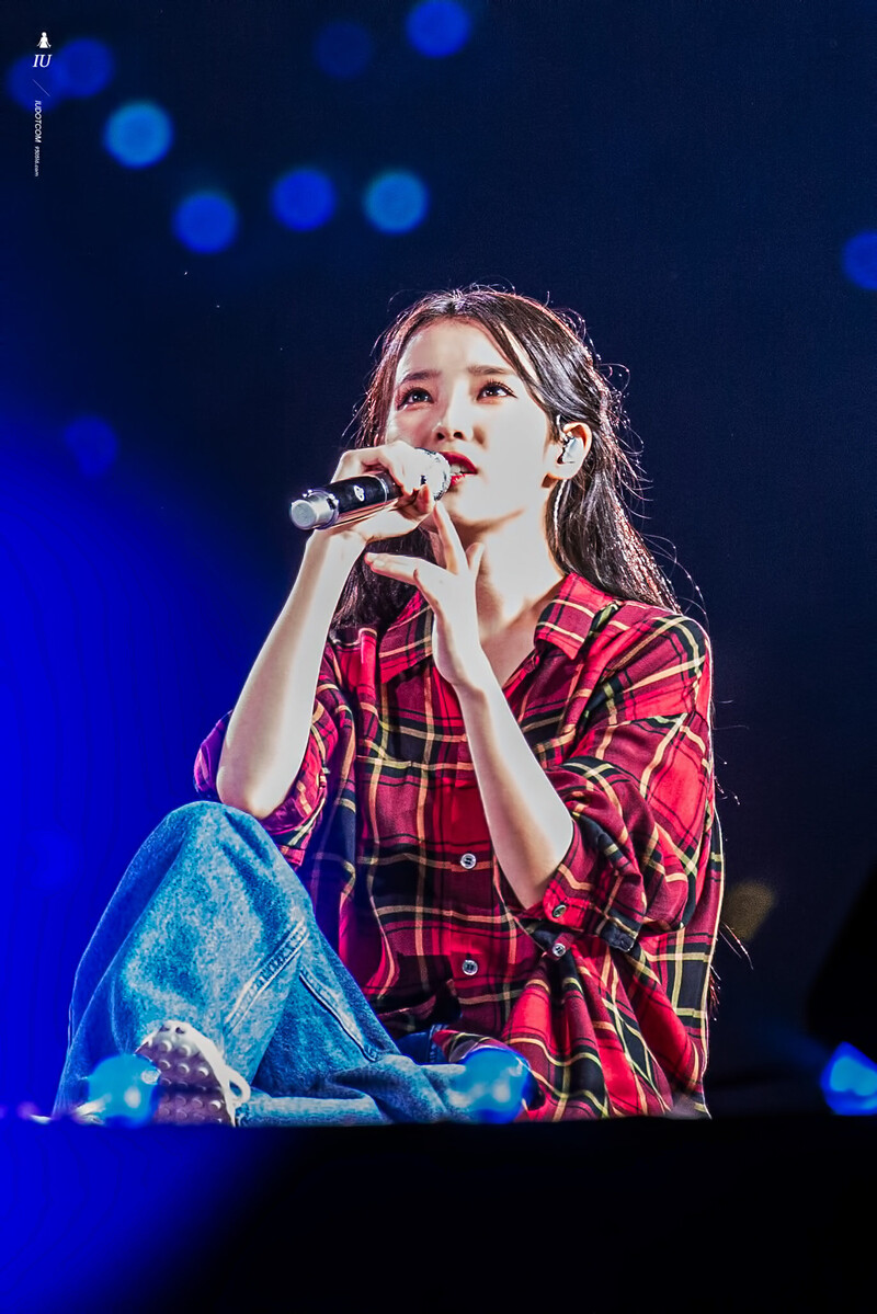 220918 IU - 'The Golden Hour' Concert documents 13