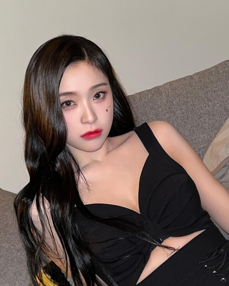 230312 Dreamcatcher Gahyeon Instagram Update documents 1