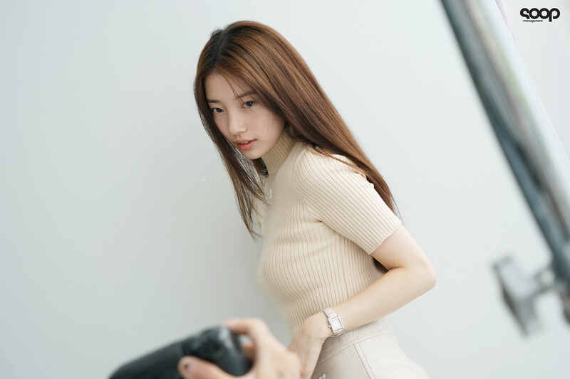 231127 SOOP Naver Post - Suzy - Cosmopolitan November 2023 Issue Behind documents 10