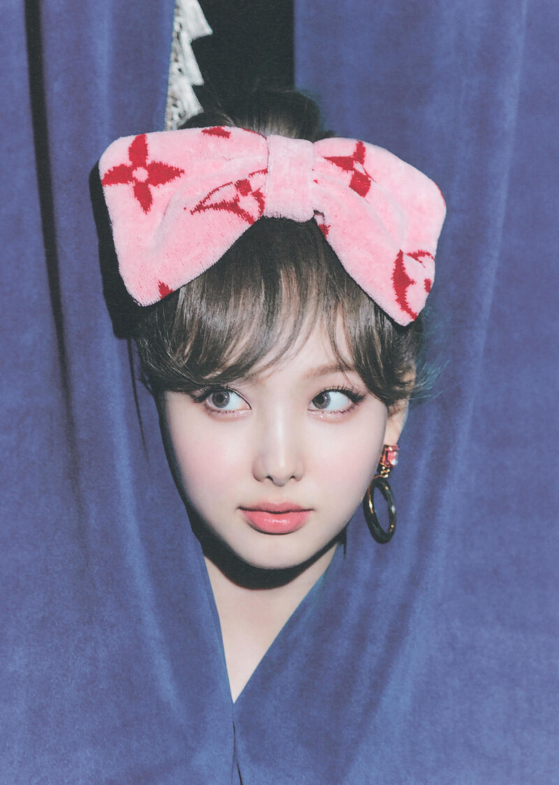 TWICE Nayeon - 1st Mini Album 'IM NAYEON' Photobook Scans documents 4