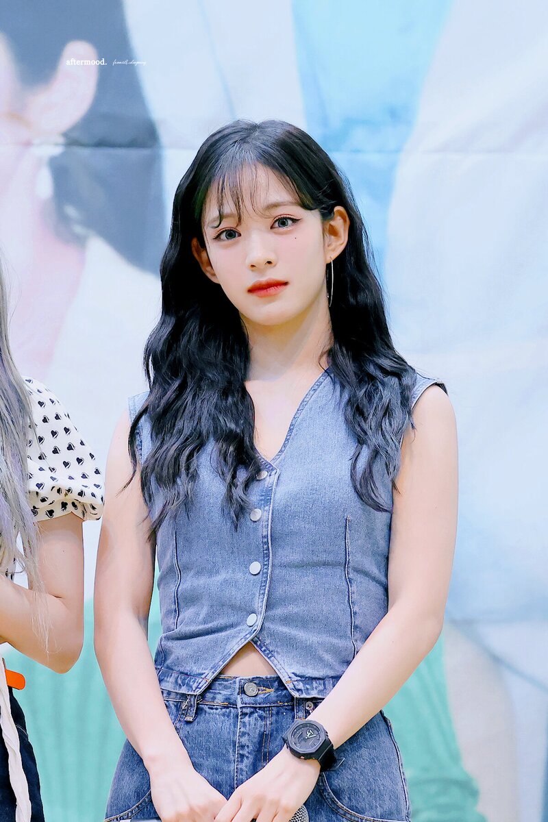 220724 fromis_9 Chaeyoung documents 10