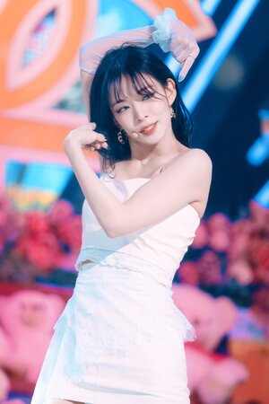 220123 fromis_9 Chaeyoung - 'DM' at Inkigayo