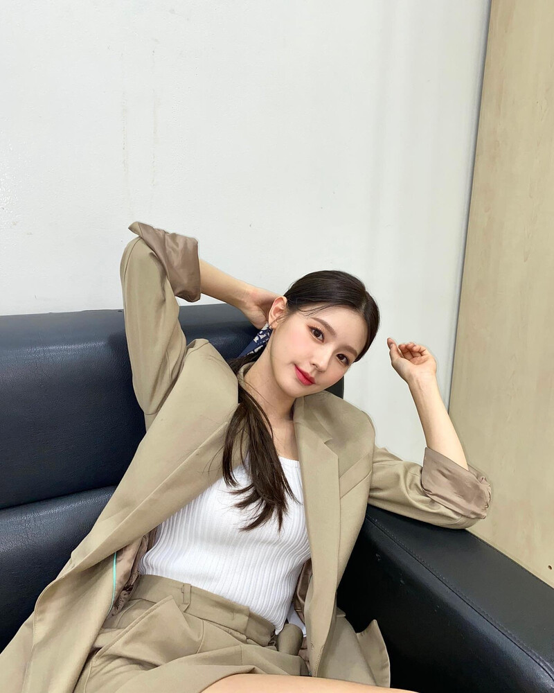 210605 (G)I-DLE Miyeon Instagram Update documents 5