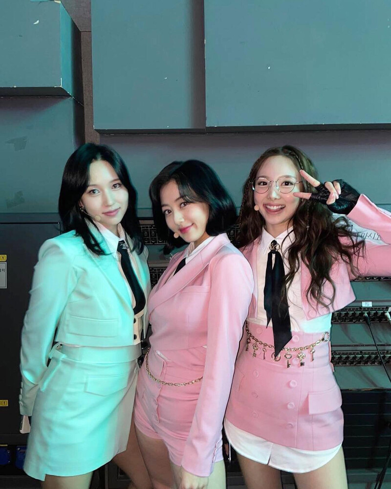 211201 TWICE Instagram Update - Jihyo, Nayeon & Mina documents 2