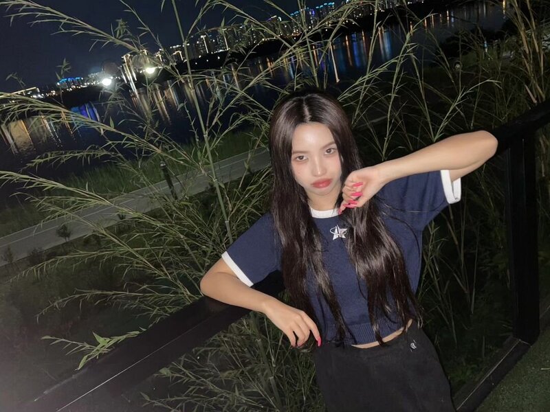 230609 - (G)I-DLE Soyeon Instagram Update documents 5