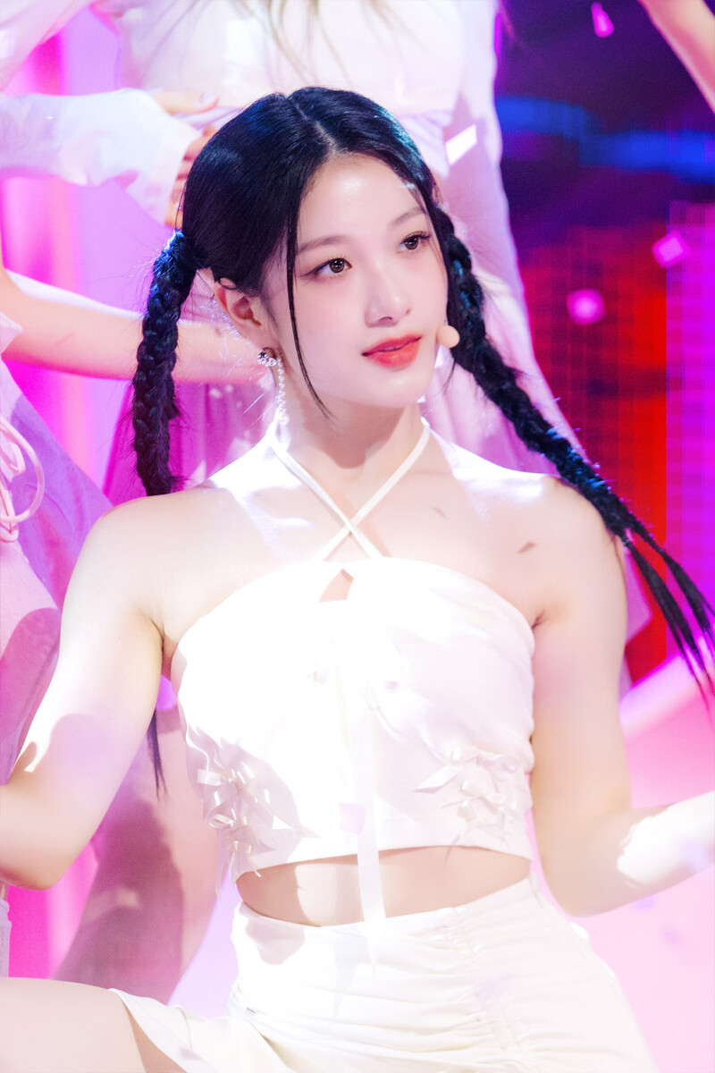 230611 fromis_9 Seoyeon - ‘#menow’ at Inkigayo documents 3