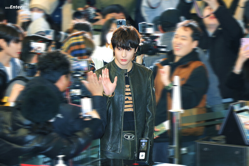 240220 RIIZE Anton at Gimpo International Airport documents 12