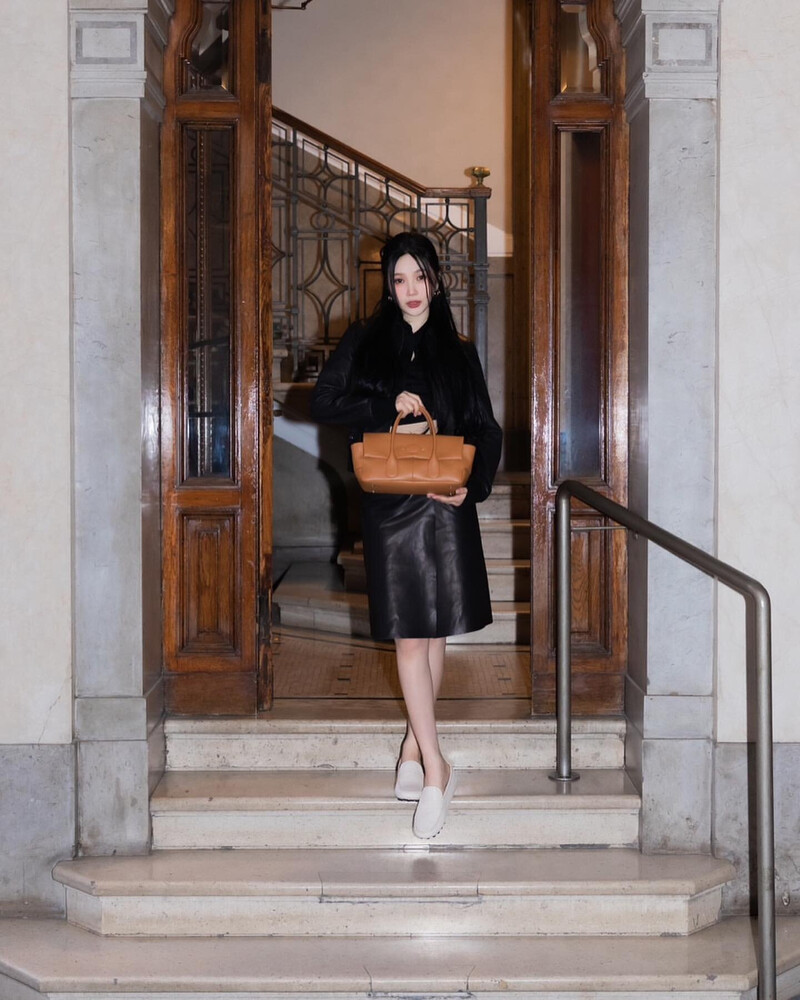 240223 Red Velvet Joy - Tod's F/W 2024 Fashion Show in Milan documents 3