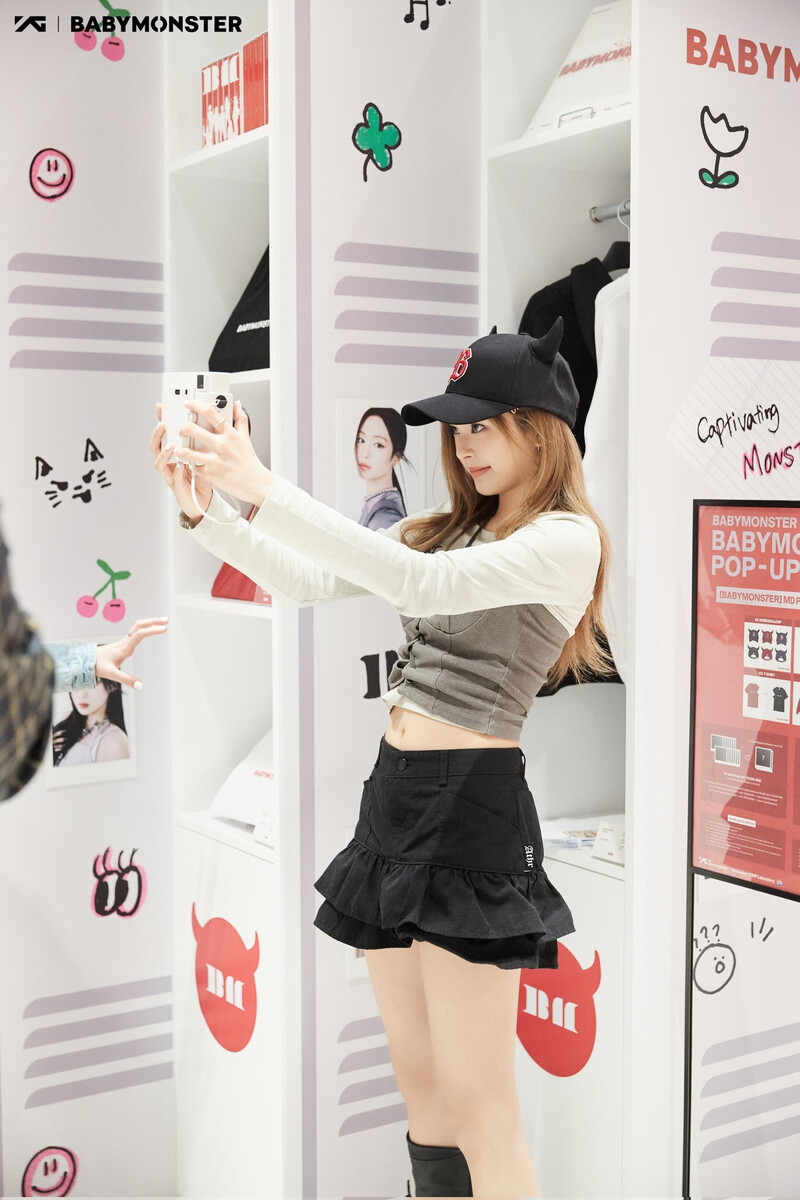 240508 Chiquita at the 1st Mini Album [BABYMONS7ER] Pop-Up Store documents 3