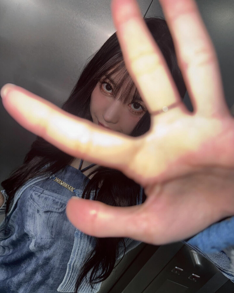 241017 Kwon Eunbi Instagram Update documents 5