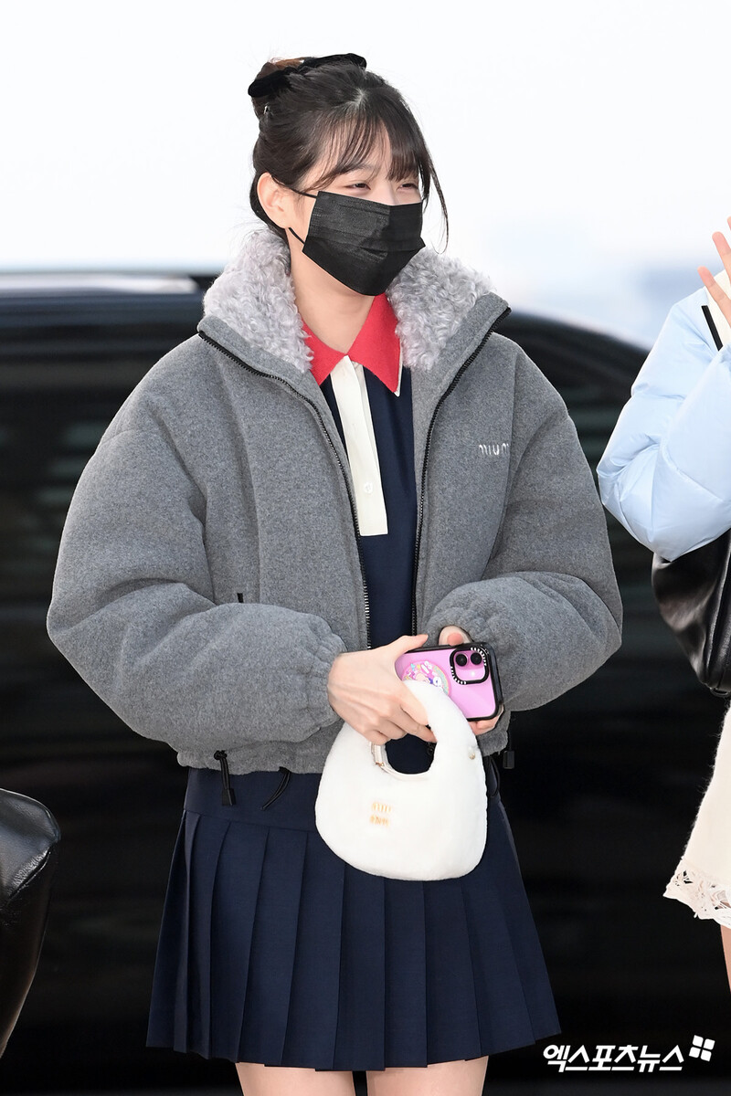 241121 IVE Wonyoung at Incheon International Airport documents 7