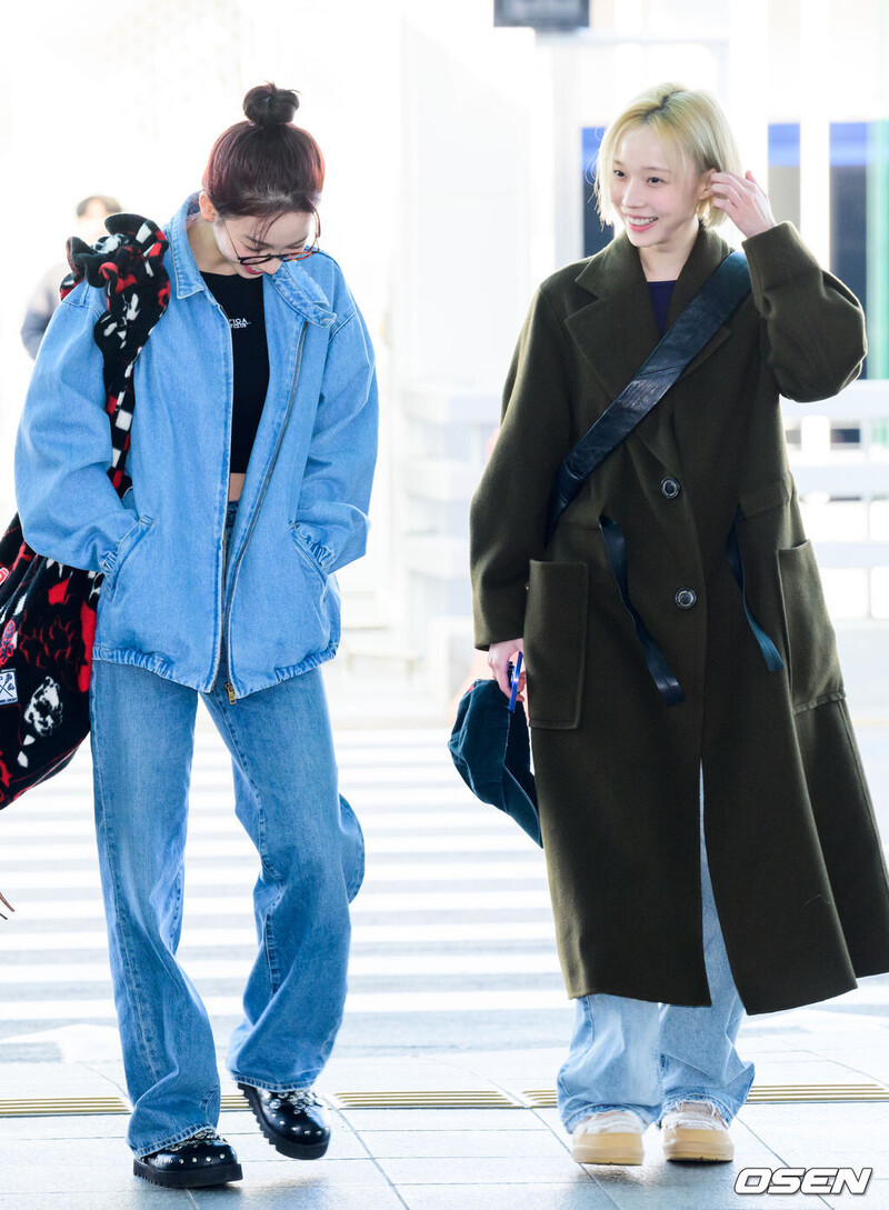 241108 aespa Karina & Winter at Incheon Airport documents 6