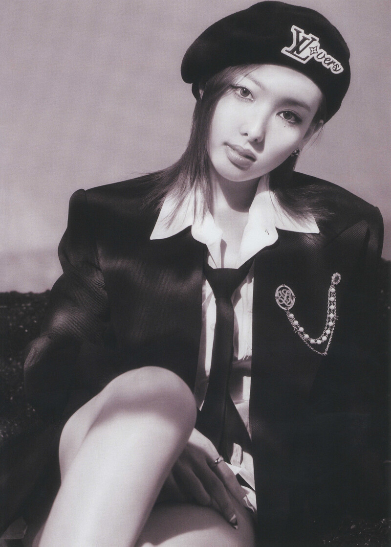 NAYEON 2nd Mini Album 'NA'  SCAN Photobook documents 13