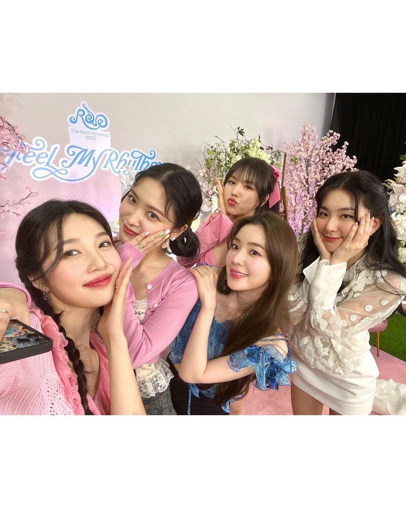 220322 Red Velvet Joy Instagram Update documents 2