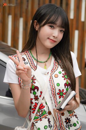 210903 Yuehua Naver Post - Yena's 'Where is my Destination' Behind