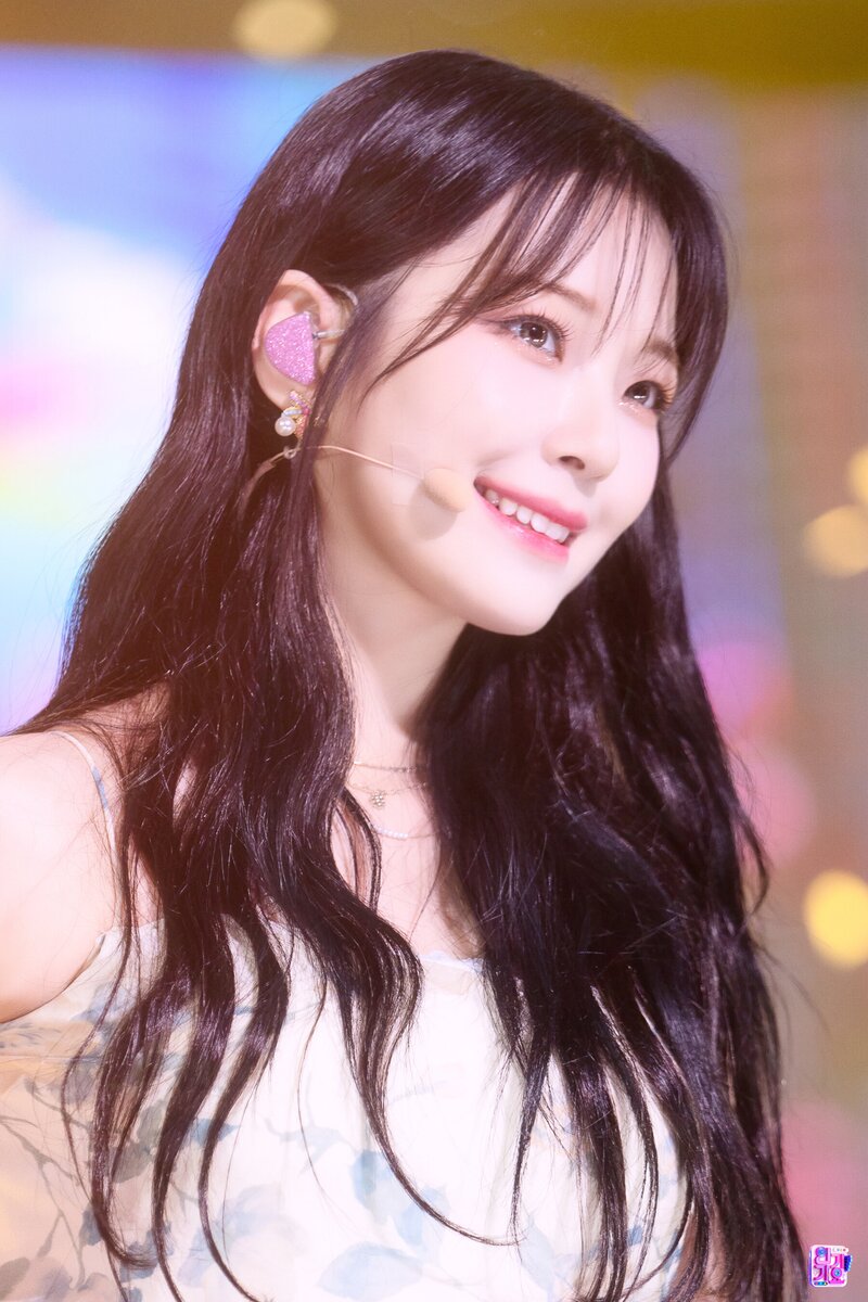 220710 fromis_9 Jiheon - 'Stay This Way' at Inkigayo documents 3