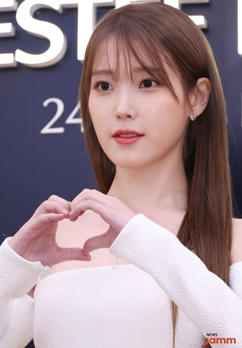 240201 IU -  Estée Lauder Pop-up Event documents 4