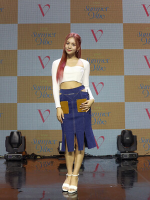 220706 VIVIZ Umji - 2nd Mini Album 'Summer Vibe' Press Showcase