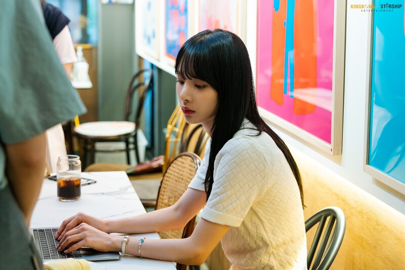 211008 Starship Naver Post - Seola "Love in black hole" Drama Behind documents 26