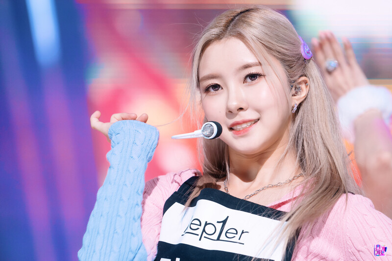 220123 Kep1er Dayeon - 'WA DA DA' at Inkigayo documents 2