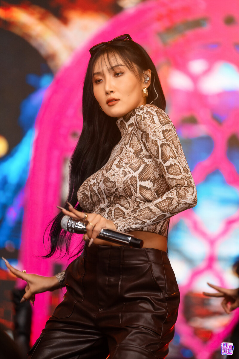 221023 MAMAMOO Hwasa - 'ILLELLA' at Inkigayo | kpopping