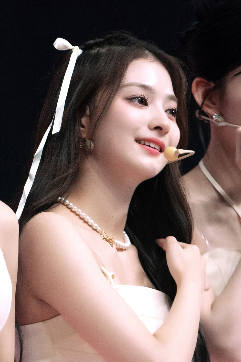 230611 fromis_9 Nagyung - ‘#menow’ at Inkigayo documents 4