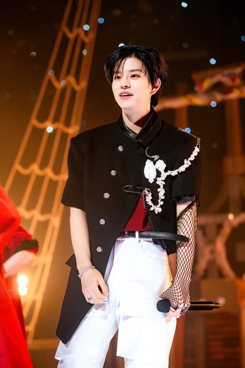 231112 Stray Kids Seungmin - "Rock-Star" at Inkigayo documents 8