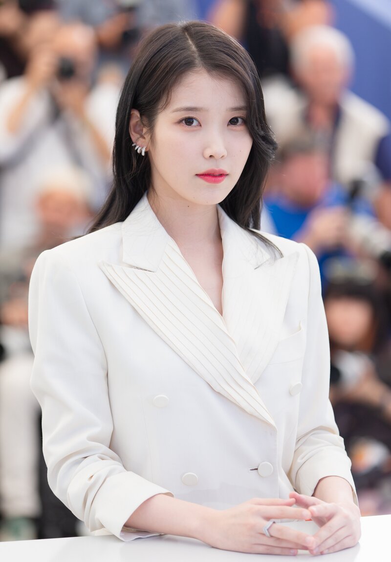 220527 IU- 'THE BROKER' Photocall Event at 75th CANNES Film Festival documents 3