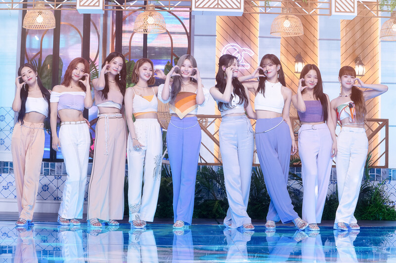 220703 fromis_9 - 'Stay This Way' at Inkigayo documents 5