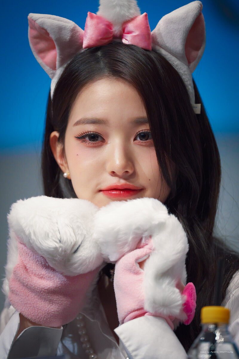 230414 IVE Wonyoung - Fansign | kpopping